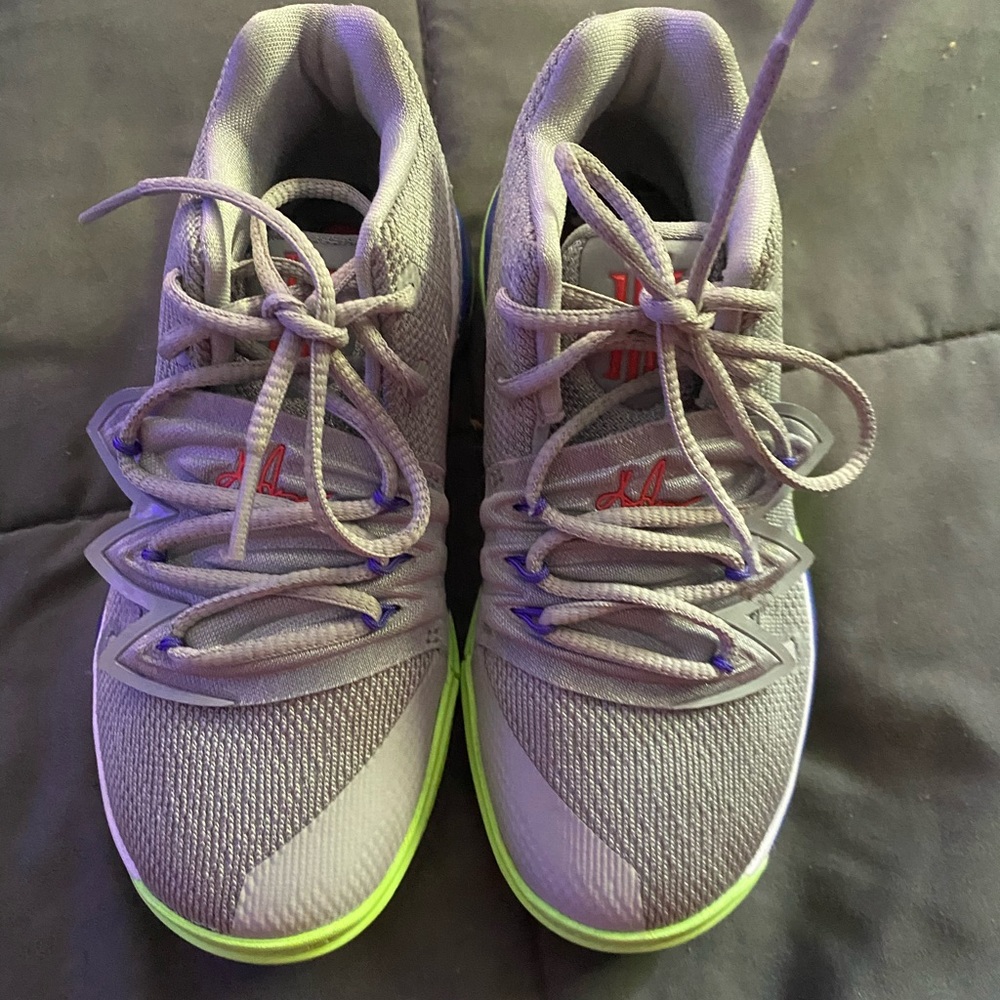Nike Kyrie 5 Basketball Shoe